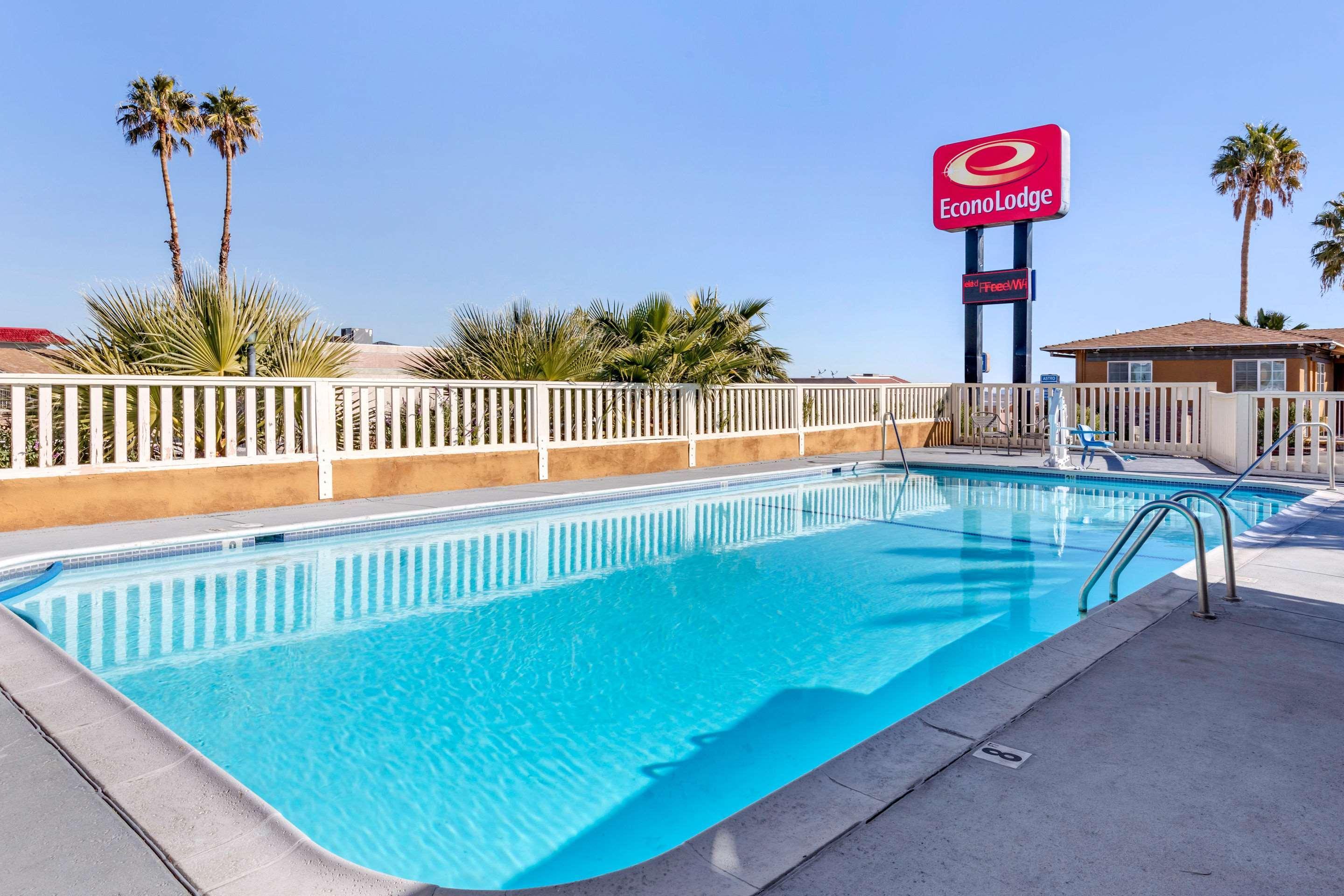 Econo Lodge On Historic Route 66 Barstow Buitenkant foto